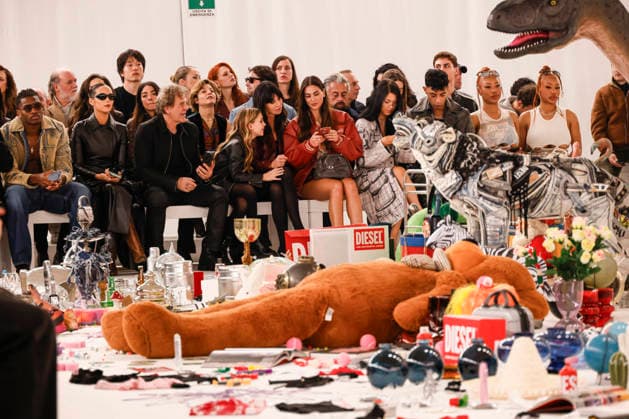 Diesel - Runway - Milan Fashion Week - Womenswear Fall Winter 2026 2027 MILAN, ITALY - FEBRUARY 24: Rafael Leão, Aurora Ramazzotti, Renzo Rosso, Sidney Rosso, Arianna Alessi, Melissa Satta attend the runway at the Diesel fashion show during the Milan Fashion Week - Womenswear Fall Winter 2026 2027 on February 24, 2026 in Milan, Italy. Photo by Marco Piovanotto Abacapress.com  Copyright: xPiovanottoxMarco ABACAx