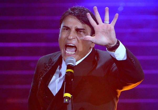 February 25, 2026, Sanremo, ITALY: Italian singer Sal Da Vinci performs on stage at the Ariston theatre during the 76th Sanremo Italian Song Festival, Sanremo, Italy, 24 February 2026. The Music Festival runs from 24 to 28 February 2026. ANSA ETTORE FERRARI Sanremo ITALY  - ZUMAa110 20260225_zaf_a110_028 Copyright: xEttorexFerrarix
