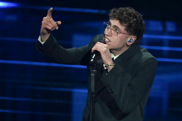February 25, 2026, Sanremo, Italy: Italian singer Tredici Pietro performs on stage at the Ariston theatre during the 76th edition of the Sanremo Italian Song Festival, in Sanremo, Italy, 24 February 2026. The music festival will run from 24 to 28 February 2026. ANSA ETTORE FERRARI. Sanremo Italy  - ZUMAa110 20260225_zaf_a110_039 Copyright: xEttorexFerrarix