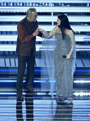 Sanremo, 76th Italian Song Festival - First Night. Pictured: Kabir Bedi, Laura Pausini  Copyright: xAlbertoxTerenghix xPoolxSanremox02x xipa-agency.netx xPoolxSanremox02x IPA_Agency_IPA71989511