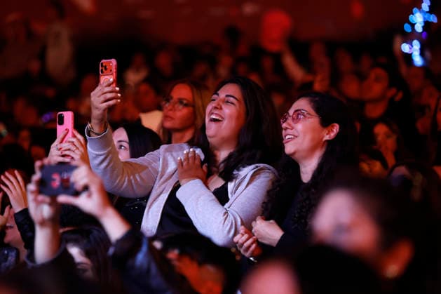 Vina del Mar, February 24, 2026 Public attending the performance of the duo Jesse y Joy during their performance at the Vina del Mar 2026 Festival, on the third night of the event Sebastian Cisternas Aton Chile, Vina del Mar Chile Aton 1128119  Copyright: SEBASTIANxCISTERNAS xATONxCHILE