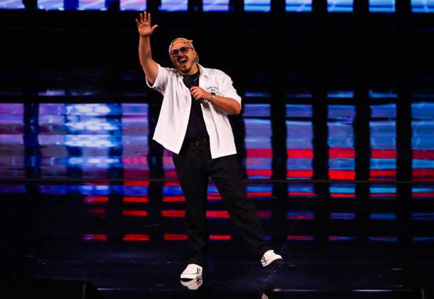 Vina del Mar, February 24, 2026 Estaban Duch during his performance at the Festival la cancion de Vina del Mar Manuel Lema Aton Chile, Vina del Mar Chile Aton 1128188  Copyright: JonnathanxOyarzun