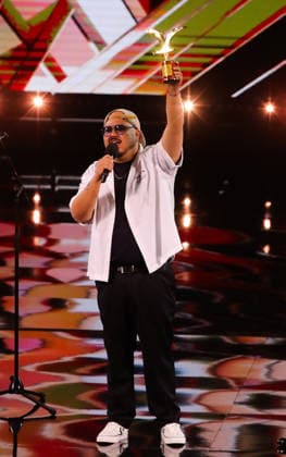 Vina del Mar, February 24, 2026 Estaban Duch receives golden seagull during his performance at the Festival la cancion de Vina del Mar Manuel Lema Aton Chile, Vina del Mar Chile Aton 1128211  Copyright: JonnathanxOyarzun