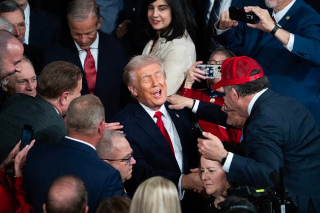 News Themen der Woche KW09 News Bilder des Tages #2 Trump SOTU TW 2026 UNITED STATES - FEBRUARY 24: President Donald Trump greets members including Rep. Jimmy Patronis, R-Fla., in hat, before delivering his State of the Union address in the House Chamber of the U.S. Capitol on Tuesday, February 24, 2026. (Tom Williams CQ Roll Call) Washington DC United States EDITORIAL USE ONLY Copyright: x2026xCQ-RollxCall,xInc.x TomxWilliamsx rollcallpix169279