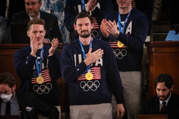 News Themen der Woche KW09 News Bilder des Tages #2 Trump State of the Union WASHINGTON, DC - FEBRUARY 24: Connor Hellebuyck and other members of the U.S. Men’s Hockey team receive a standing ovation as President Donald Trump delivers his State of the Union address to a joint session of Congress in the chambers of the U.S. House of Representatives in Washington, DC on February 24, 2026. Nathan Posner Anadolu Washington DC United States. Editorial use only. Please get in touch for any other usage.  Copyright: x2026xAnadoluxNathanxPosnerx