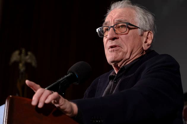 Entertainment Themen der Woche Entertainment Bilder des Tages #2 February 24, 2026, Washington, Dc, USA: ROBERT DE NIRO speaks at the State of the Swamp event in DC where he asked the audience if one can love a country where Ã¢â‚¬oeour neighbors are shot down by masked thugs.Ã¢â‚¬Â? The State of the Swamp counter-address was organized in response to TrumpÃ¢â‚¬â ¢s State of the Union, and brought a number of celebrities and political leaders together to speak out against the Administration. Washington USA - ZUMAh204 20260224_znp_h204_026 Copyright: xRileyxHartyx