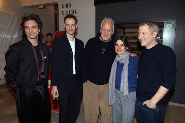 Andre Kaczmarczyk, Jakob Fließ, Frank Leo Schröder, Daria Moheb Zandi und Felix Karolus bei der Premiere des Fernsehfilms Polizeiruf 110: Goldraub im Filmmuseum Potsdam. Potsdam, 24.02.2026