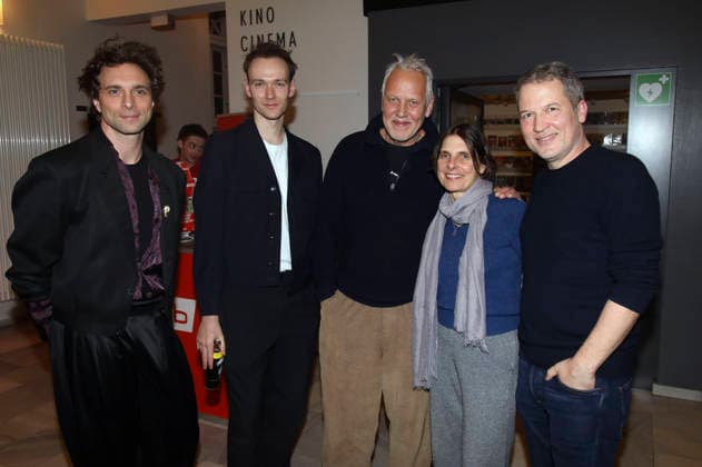 Andre Kaczmarczyk, Jakob Fließ, Frank Leo Schröder, Daria Moheb Zandi und Felix Karolus bei der Premiere des Fernsehfilms Polizeiruf 110: Goldraub im Filmmuseum Potsdam. Potsdam, 24.02.2026