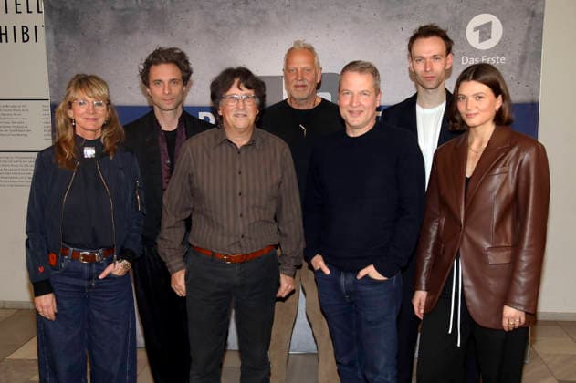 Esther Esche, Andre Kaczmarczyk, Wolfgang Aichholzer, Frank Leo Schröder, Felix Karolus, Jakob Fließ und Lisa-Marie Eigenbrod bei der Premiere des Fernsehfilms Polizeiruf 110: Goldraub im Filmmuseum Potsdam. Potsdam, 24.02.2026