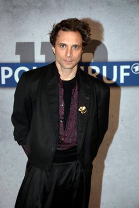 Andre Kaczmarczyk bei der Premiere des Fernsehfilms Polizeiruf 110: Goldraub im Filmmuseum Potsdam. Potsdam, 24.02.2026