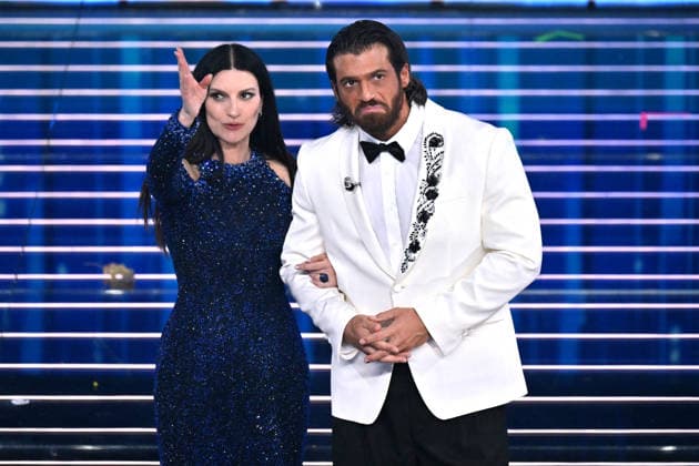 Foto IPP Felice De Martino Sanremo 24 02 2026 76° Festival della canzone italiana - prima serata - Nella foto la cantante Laura Pausini con l attore Can Yaman Italy Photo Press World Copyright