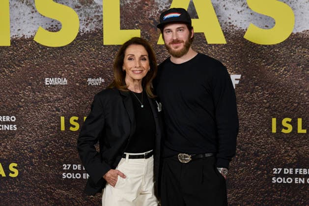 February 25, 2026, Madrid, Madrid, Spain: MANU VEGA and ANA BELEN attend Islas photocall Madrid Spain - ZUMAc260 20260225_zep_c260_005 Copyright: xMikexChicorrox