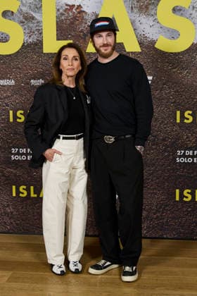 February 25, 2026, Madrid, Madrid, Spain: MANU VEGA and ANA BELEN attend Islas photocall Madrid Spain - ZUMAc260 20260225_zep_c260_011 Copyright: xMikexChicorrox