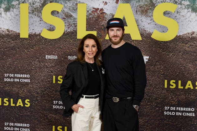 February 25, 2026, Madrid, Madrid, Spain: MANU VEGA and ANA BELEN attend Islas photocall Madrid Spain  - ZUMAc260 20260225_zep_c260_010 Copyright: xMikexChicorrox