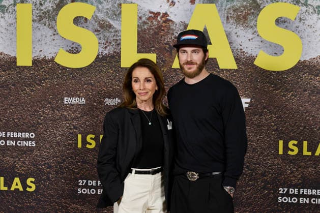 February 25, 2026, Madrid, Madrid, Spain: MANU VEGA and ANA BELEN attend Islas photocall Madrid Spain  - ZUMAc260 20260225_zep_c260_013 Copyright: xMikexChicorrox