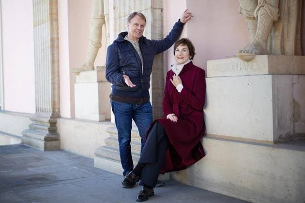 Ballettexperten im Gespräch ** NUR FÜR REDAKTIONELLE ZWECKE ** EDITORIAL USE ONLY **<p>Christiane Theobald und Martin Puttke am Haupteingang der Staatsoper Unter den Linden. Deutschland Berlin Berlin Copyright: JoergxCarstensen