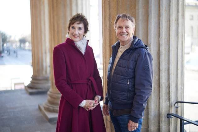 Ballettexperten im Gespräch ** NUR FÜR REDAKTIONELLE ZWECKE ** EDITORIAL USE ONLY **<p>Christiane Theobald und Martin Puttke am Haupteingang der Staatsoper Unter den Linden. Deutschland Berlin Berlin Copyright: JoergxCarstensen