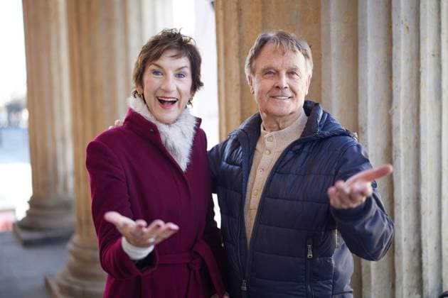 Ballettexperten im Gespräch ** NUR FÜR REDAKTIONELLE ZWECKE ** EDITORIAL USE ONLY **<p>Christiane Theobald und Martin Puttke am Haupteingang der Staatsoper Unter den Linden. Deutschland Berlin Berlin Copyright: JoergxCarstensen