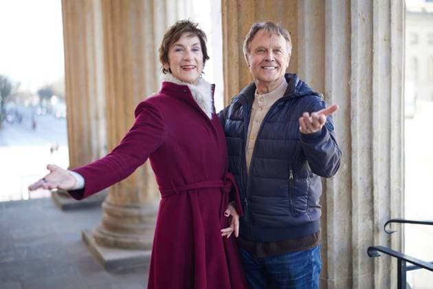 Ballettexperten im Gespräch ** NUR FÜR REDAKTIONELLE ZWECKE ** EDITORIAL USE ONLY **<p>Christiane Theobald und Martin Puttke am Haupteingang der Staatsoper Unter den Linden. Deutschland Berlin Berlin Copyright: JoergxCarstensen