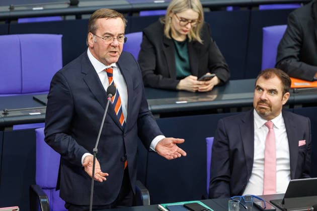 Bundestag Boris Pistorius (SPD), Bundesminister der Verteidigung, bei der Befragung der Bundesregierung im Deutschen Bundestag am 25.02.26 in Berlin. Berlin Berlin Deutschland Bundestag