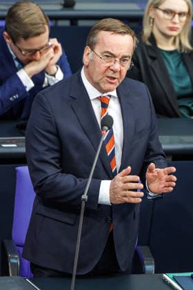 Bundestag Boris Pistorius (SPD), Bundesminister der Verteidigung, bei der Befragung der Bundesregierung im Deutschen Bundestag am 25.02.26 in Berlin. Berlin Berlin Deutschland Bundestag