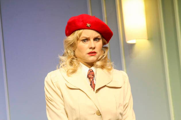 abb Henrike Bernschneider-Fehrs Darstellerin Schauspielerin bei der Fotoprobe Szene zum Theaterstueck Kleine Verbrechen unter Liebenden auf der Buehne der Komoedie Winterhuder Faehrhaus am Mittwoch 25,02.2026 in Hamburg Hamburg Deutschland