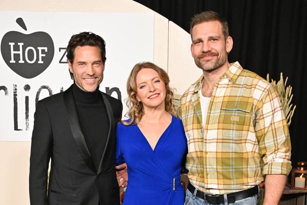 Stephan Kaefer, Diana Staehly und Moritz Otto beim Fotocall zur Premiere der neuen Daily Ein Hof zum Verlieben (Sat.1 und Joyn, ab 2.03.2026 um 18.00 Uhr) am 25.02.2026 im Zoo Palast in Berlin Premiere der neuen Sat.1 Daily Ein Hof zum Verlieben in Berlin
