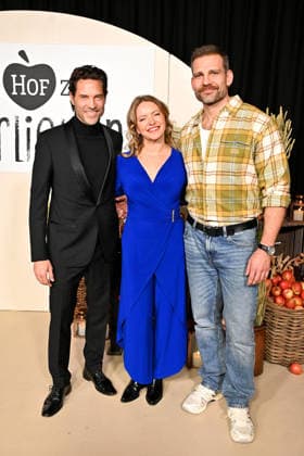 Stephan Kaefer, Diana Staehly und Moritz Otto beim Fotocall zur Premiere der neuen Daily Ein Hof zum Verlieben (Sat.1 und Joyn, ab 2.03.2026 um 18.00 Uhr) am 25.02.2026 im Zoo Palast in Berlin Premiere der neuen Sat.1 Daily Ein Hof zum Verlieben in Berlin