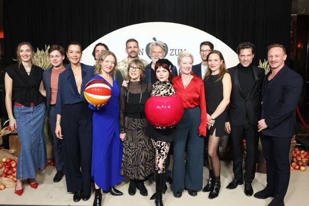 Premiere Ein Hof zum Verlieben Emmy Pilawa, Susan Hoecke, Diana Staehly, Gitta Schweighoefer, Carlotta Truman, Katharina Hoffmann, Moritz Otto, Volker Meyer Drabisch, Stephan Kaefer, Markus Ertelt Premiere der neuen SAT.1-Daily Ein Hof zum Verlieben im Zoo Palast Berlin Datum: 25.02.2026 Copyright: xEventpress Kratschx
