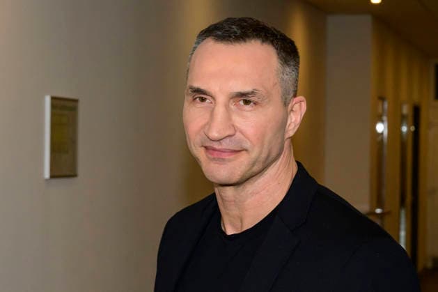 GER, Berlin, studio, guest on - maischberger, political talk show, TV, format, with host - Sandra Maischberger, Das Erste, from Adlershof - at Studio 20, pictured from left: Wladimir Vladimirovich Klitschko, former Ukrainian boxer and multiple world heavyweight champion, is the younger brother of Vitali Klitschko. February 25, 2026, Copyright: HMBxMedia UwexKoch