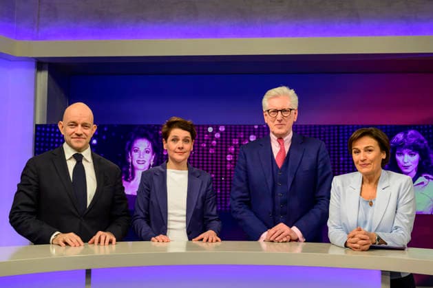 GER, Berlin, studio, guest on - maischberger, political talk show, TV, format, with host - Sandra Maischberger, Das Erste, from Adlershof - at Studio 20, pictured from left: Marc Felix Serrao (Die Welt), Anna Lehmann, Theo Koll, Sandra Maischberger, February 25, 2026, Copyright: HMBxMedia UwexKoch