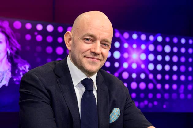GER, Berlin, studio, guest on - maischberger, political talk show, TV, format, with host - Sandra Maischberger, Das Erste, from Adlershof - at Studio 20, pictured from left: Marc Felix Serrao (Die Welt), February 25, 2026, Copyright: HMBxMedia UwexKoch