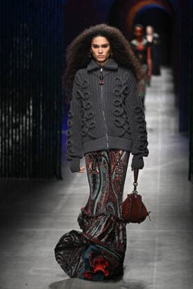 Entertainment Bilder des Tages #2 Milan, Milan Women s Fashion Week Fall Winter 2026 27 - Women s Fashion, Fall Winter 2026 27 - Etro fashion show - catwalk in the photo: model  Copyright: xSimonaxChiocciax xipa-agency.netx xFotosickix IPA_Agency_IPA72031893