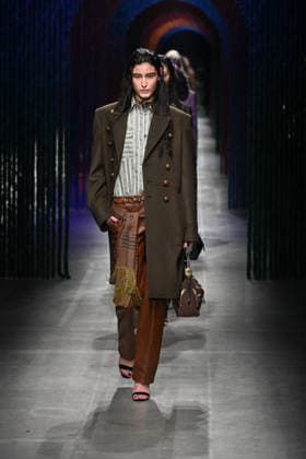 Milan, Milan Women s Fashion Week Fall Winter 2026 27 - Women s Fashion, Fall Winter 2026 27 - Etro fashion show - catwalk in the photo: model  Copyright: xSimonaxChiocciax xipa-agency.netx xFotosickix IPA_Agency_IPA72031930