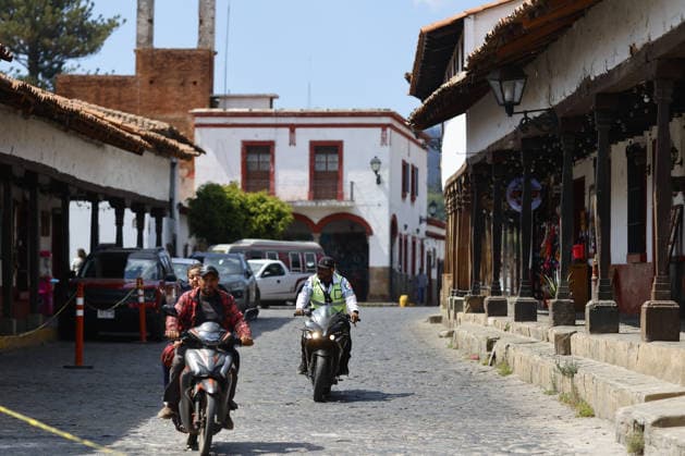 Life in Tapalpa after military operation that killed cartel leader El Mencho TAPALPA, MEXICO - FEBRUARY 25: People walk through the streets of the Tapalpa town center after a military operation that killed cartel leader Nemesio Oseguera, El Mencho , in Tapalpa, Mexico. on February 25, 2026. Stringer Anadolu Tapalpa Mexico. Editorial use only. Please get in touch for any other usage.  Copyright: x2026xAnadoluxStringerx