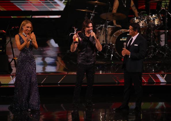 Vina del Mar, February 25, 2026 Juanes receives silver and gold seagulls, during his performance at the Vina del Mar Festival la cancion de Vina del Mar Manuel Lema Aton Chile, Vina del Mar Chile Aton 1128555  Copyright: JonnathanxOyarzun