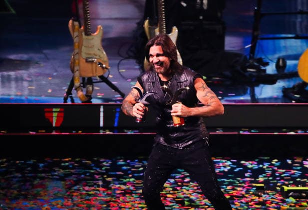Vina del Mar, February 25, 2026 Juanes receives silver and gold seagulls, during his performance at the Festival la cancion de Vina del Mar Manuel Lema Aton Chile, Vina del Mar Chile Aton 1128568  Copyright: JonnathanxOyarzun