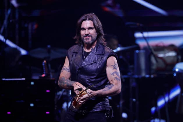 Vina del Mar, February 25, 2026 Juanes receives the silver and gold seagulls during his performance on the fourth night of the Vina del Mar Festival 2026 Sebastian Cisternas Aton Chile, Vina del Mar Chile Aton 1128574  Copyright: SEBASTIANxCISTERNAS xATONxCHILE