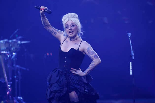 Vina del Mar, February 25, 2026 Mon Laferte during Juanes performance on the fourth night of the Vina del Mar Festival 2026 Sebastian Cisternas Aton Chile, Vina del Mar Chile Aton 1128580  Copyright: SEBASTIANxCISTERNAS xATONxCHILE