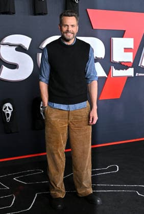 ˜Scream 7™ Global Premiere Joel McHale arriving to the Scream 7 global premiere held at the Paramount Theatre on February 25, 2026 in Los Angeles, Ca. Los Angeles Paramount Theatre California USA Copyright: xLisaxOConnor xAFF-USA.COMx