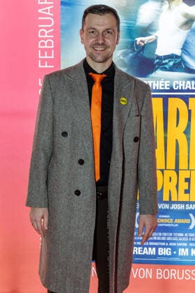 25.02.2026. Düsseldorf. Borussia Düsseldorf lädt zur exklusiven Preview von Marty Supreme ins CineStar Düsseldorf ein. Der Blockbuster erzählt die inspirierende Geschichte der Tischtennis-Legende Marty Reisman mit TimothÃ e Chalamet in der Hauptrolle. Und genau hinschauen lohnt sich, denn auch Timo Boll ist im Film zu sehen und sogar live vor Ort! Hier: Timo Boll Düsseldorf CineStar Hansaallee 245 Nordrhein-Westfalen Deutschland