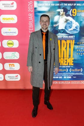 Entertainment Bilder des Tages #2 25.02.2026. Düsseldorf. Borussia Düsseldorf lädt zur exklusiven Preview von Marty Supreme ins CineStar Düsseldorf ein. Der Blockbuster erzählt die inspirierende Geschichte der Tischtennis-Legende Marty Reisman mit TimothÃ e Chalamet in der Hauptrolle. Und genau hinschauen lohnt sich, denn auch Timo Boll ist im Film zu sehen und sogar live vor Ort! Hier: Timo Boll Düsseldorf CineStar Hansaallee 245 Nordrhein-Westfalen Deutschland