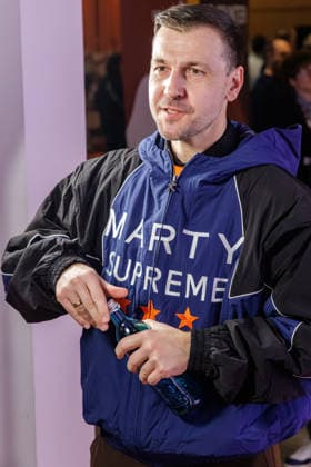 25.02.2026. Düsseldorf. Borussia Düsseldorf lädt zur exklusiven Preview von Marty Supreme ins CineStar Düsseldorf ein. Der Blockbuster erzählt die inspirierende Geschichte der Tischtennis-Legende Marty Reisman mit TimothÃ e Chalamet in der Hauptrolle. Und genau hinschauen lohnt sich, denn auch Timo Boll ist im Film zu sehen und sogar live vor Ort! Hier: Timo Boll Düsseldorf CineStar Hansaallee 245 Nordrhein-Westfalen Deutschland