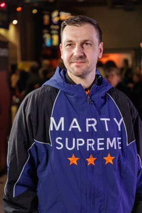 25.02.2026. Düsseldorf. Borussia Düsseldorf lädt zur exklusiven Preview von Marty Supreme ins CineStar Düsseldorf ein. Der Blockbuster erzählt die inspirierende Geschichte der Tischtennis-Legende Marty Reisman mit TimothÃ e Chalamet in der Hauptrolle. Und genau hinschauen lohnt sich, denn auch Timo Boll ist im Film zu sehen und sogar live vor Ort! Hier: Timo Boll Düsseldorf CineStar Hansaallee 245 Nordrhein-Westfalen Deutschland