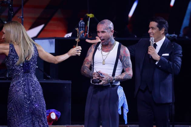 Vina del Mar, February 25, 2026 The group Ke Personajes receives the silver and gold seagulls during their performance on the fourth night of the Vina del Mar 2026 Festival Sebastian Cisternas Aton Chile, Vina del Mar Chile Aton 1128661  Copyright: SEBASTIANxCISTERNAS xATONxCHILE
