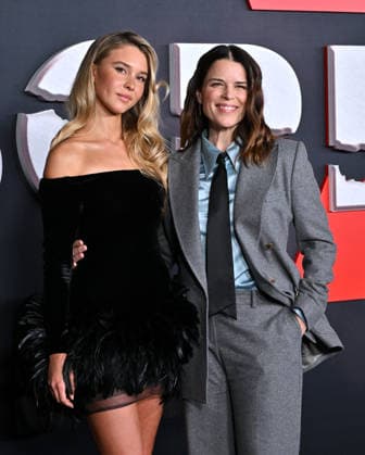 ˜Scream 7™ Global Premiere Isabel May and Neve Campbell arriving to the Scream 7 global premiere held at the Paramount Theatre on February 25, 2026 in Los Angeles, Ca. Los Angeles Paramount Theatre California USA Copyright: xLISAxOConnor xAFF-USA.COMx