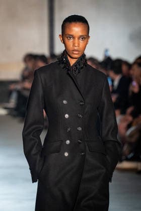 Mailand Fashion Week, N°21 Modenschau NÂ°21 fashion show during the Milan Fashion Week - Womenswear Fall Winter 2026 2027 in Milan, Italy, on 25 February 2026. A model walks the runway at NÂ°21 fashion show during the Milan Fashion Week - Womenswear Fall Winter 2026 2027 in Milan, Italy, on 25 February 2026., Credit:Stefano Costantino TTL Avalon Italy, Milan  Copyright: xStefanoxCostantinoxTTLx xAvalonx 1078270068