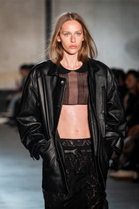 Mailand Fashion Week, N°21 Modenschau NÂ°21 fashion show during the Milan Fashion Week - Womenswear Fall Winter 2026 2027 in Milan, Italy, on 25 February 2026. A model walks the runway at NÂ°21 fashion show during the Milan Fashion Week - Womenswear Fall Winter 2026 2027 in Milan, Italy, on 25 February 2026., Credit:Stefano Costantino TTL Avalon Italy, Milan  Copyright: xStefanoxCostantinoxTTLx xAvalonx 1078270088