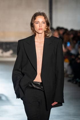 Mailand Fashion Week, N°21 Modenschau NÂ°21 fashion show during the Milan Fashion Week - Womenswear Fall Winter 2026 2027 in Milan, Italy, on 25 February 2026. A model walks the runway at NÂ°21 fashion show during the Milan Fashion Week - Womenswear Fall Winter 2026 2027 in Milan, Italy, on 25 February 2026., Credit:Stefano Costantino TTL Avalon Italy, Milan  Copyright: xStefanoxCostantinoxTTLx xAvalonx 1078270107