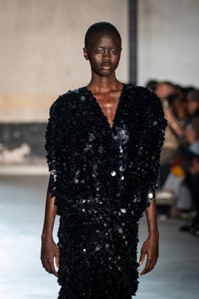 Mailand Fashion Week, N°21 Modenschau NÂ°21 fashion show during the Milan Fashion Week - Womenswear Fall Winter 2026 2027 in Milan, Italy, on 25 February 2026. A model walks the runway at NÂ°21 fashion show during the Milan Fashion Week - Womenswear Fall Winter 2026 2027 in Milan, Italy, on 25 February 2026., Credit:Stefano Costantino TTL Avalon Italy, Milan  Copyright: xStefanoxCostantinoxTTLx xAvalonx 1078270128